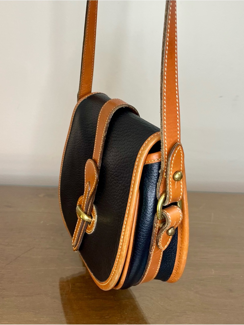 Vintage Dooney & Bourke Pebbled Leather Equestrian Crossbody Bag Black/Brown - Picture 3 of 17